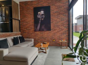 Casa · 211m² · 3 Recámaras · 2 Estacionamientos · Venta de Loft Estilo Neoyorquino Industrial, en San Andrés Cholula