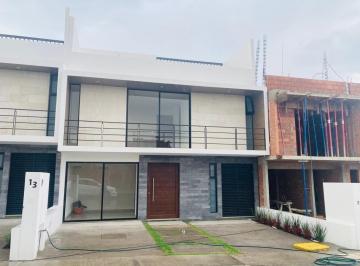 Casa · 184m² · 3 Recámaras · 2 Estacionamientos · Casa en Venta en San Isidro Juriquilla