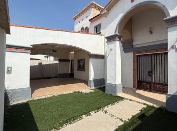 Casa · 220m² · 3 Recámaras · 2 Estacionamientos - elizabet · Se Renta Casa con Porton Electrico en Privada Andalucia