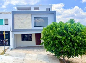 Casa en condominio de 4 habitaciones, León · Casa Nueva en Venta Dentro de Privada Zona Norte en Leon. 4 Recamaras con Baño. Una en Planta Baja.