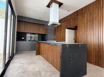 Casa de 4 habitaciones, León · Casa Nueva en Venta 4 Recamaras con Baño Una Esta en Planta Baja. en Privada Norte Leon Gto Rooftop
