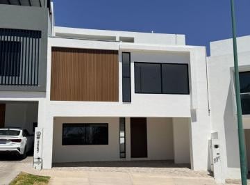 Casa de 4 habitaciones, León · Casa Nueva en Venta 4 Recamaras con Baño Una Esta en Planta Baja. en Privada Norte Leon Gto Rooftop
