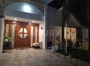 Casa · 275m² · 5 Recámaras · 1 Estacionamiento · Casa en Venta en Lomas del Refugio