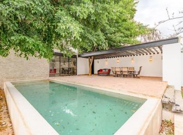 Casa · 648m² · 4 Recámaras · 7 Estacionamientos · Casa en Venta en Cholul, 1952 m² de Terreno, Totalmente Amu