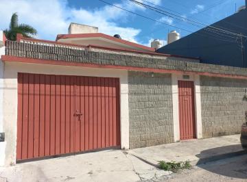 Casa · 252m² · 4 Recámaras · 1 Estacionamiento · Casa - Fraccionamiento Vista Alegre