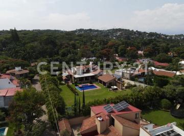 Casa · 553m² · 5 Recámaras · 3 Estacionamientos · Residencia en Venta, Colonia Huertas del Llano, Jiutepec, Morelos