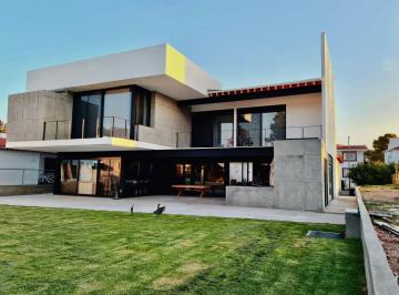 Casa de 4 habitaciones, San Juan del Río · Hermosa Casa de Autor Colinda Al Campo de Golf San Gil Amplio Jardín