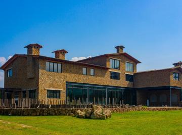 Casa · 1560m² · 5 Recámaras · 6 Estacionamientos · Casa en Venta - (4)