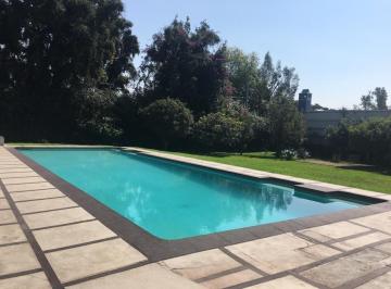 Casa · 3254m² · 3 Recámaras · 4 Estacionamientos · Villa de 3,254 m² en Venta en Rancho Cortés. Cuernavaca, Morelos.