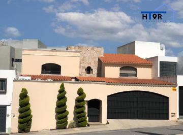 Casa · 332m² · 3 Recámaras · 2 Estacionamientos · Casa en Venta Lomas del Tecnologico