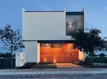 Casa · 160m² · 3 Recámaras · 2 Estacionamientos · Hermosa Casa en Ciudad Maderas, 3 Recamaras, Una en Pb, Dobl
