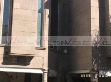Casa · 875m² · 4 Recámaras · 3 Estacionamientos · Casa en Venta en Residencial y Club de Golf La Herradura