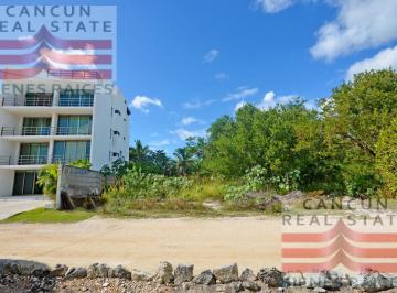 Terreno / Lote · 890m² · Terreno en Venta, Para Uso Mixto en Playa del Carmen.