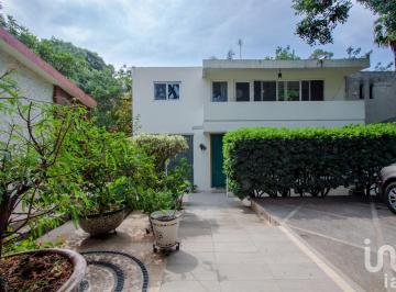 Casa · 230m² · 3 Recámaras · 5 Estacionamientos · Venta de Casa Vista Hermosa Cuernavaca, Morelos