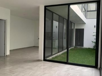 Casa · 204m² · 3 Recámaras · 2 Estacionamientos · Casa en Venta en Fracc. con Vigilancia, Lomas de Cuernavaca
