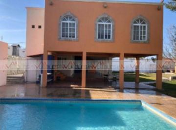 Quinta · 265m² · 2 Recámaras · 5 Estacionamientos · Quinta en Venta en Villas Campestres