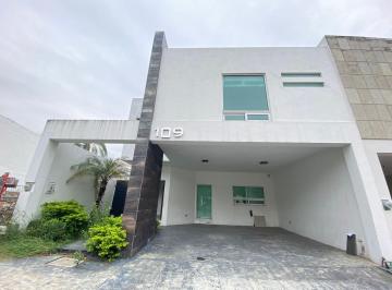 Casa de 3 habitaciones, Monterrey · Casa en Venta en Carretera Nacional, La Rioja, Privada Ezcaray, Mty, Nl, México.