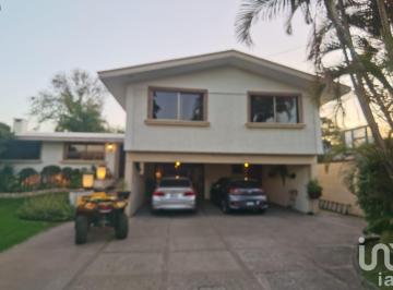 Casa · 450m² · 3 Recámaras · 7 Estacionamientos · Casa en Venta en Irapuato, Guanajuato