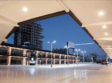 Local comercial · 580 Estacionamientos · Local en Renta - (4)