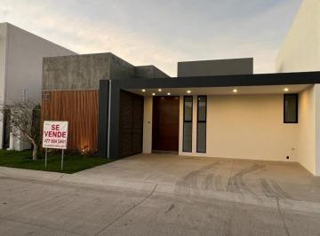 Casa de 3 habitaciones, León · Casa en Venta de un Piso Lomas IV El Molino