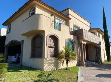 Casa en condominio de 4 habitaciones, Querétaro · En Venta Casa 4 Recamaras El Campanario Queretaro