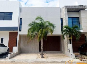 Casa de 3 habitaciones, Benito Juárez · Casa en Venta en Residencial Arbolada, Cancún.