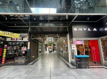 Local comercial · 243m² · 4 Estacionamientos · Local en Venta en Plaza Comercial Izazaga