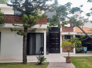 Casa · 520m² · 2 Recámaras · 4 Estacionamientos · Casa en Venta en Villas de Irapuato, Guanajuato