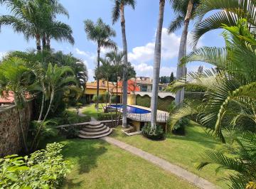 Casa de 6 habitaciones, Cuernavaca · Enorme Casa Sola en Jardines de Cuernavaca en un Nivel