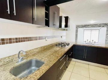 Casa de 5 habitaciones, Cuernavaca · Amplia Casa Moderna con Doble Acceso de Seguridad en Zona Dorada