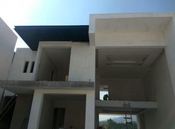 Casa · 365m² · 4 Recámaras · 3 Estacionamientos · Hermosa Casa en Venta Bosque Esmeralda