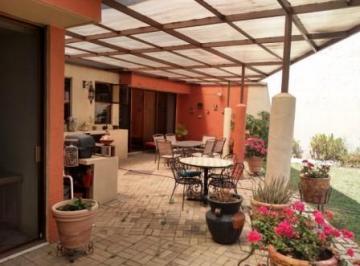 Casa · 633m² · 4 Recámaras · 4 Estacionamientos · Casa en Venta en Villas de Irapuato!