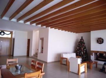 Casa · 748m² · 4 Recámaras · 4 Estacionamientos · Exclusiva Residencia en Venta en Villas de Irapuato!