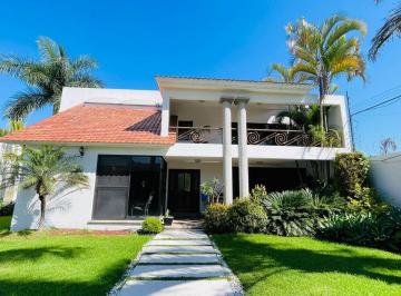 Casa de 3 habitaciones, Cuernavaca · Casa en Zona Norte con Gran Jardin