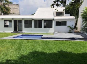 Casa de 3 habitaciones, Jiutepec · Venta de Hermosa Casa con Alberca Fraccionamiento Las Fincas