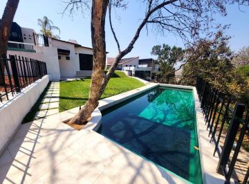 Casa de 4 habitaciones, Ixtapan de la Sal · Casa Tulipanes V con Alberca, Enorme Jardín, Dobles Alturas, Amueblada, Equipada Lista Para Vivirla.