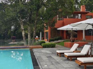 Casa · 1100m² · 4 Recámaras · 4 Estacionamientos · Casa - Valle de Bravo