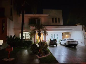 Casa de 3 habitaciones, Zapopan · Venta de Casa en Puerta de Hierro