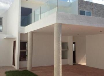 dc763bd8beb44f82fe46002545487302efdaf4b3e62fff7cb594152018f69402 · Casa en San Ramon Norte con Excelente Ubicación Muy Cerca de Av Garcia Lavin