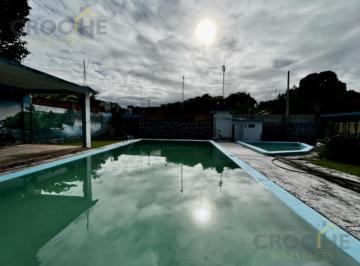 Casa · 1211m² · 3 Recámaras · 3 Estacionamientos · Propiedad en Venta en Chicuasen Ver con Albercas