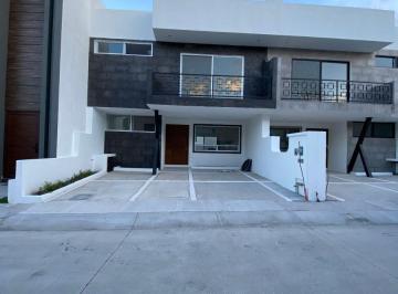 Casa de 4 habitaciones, Querétaro · Casa en Renta en Juriquilla, 3 Recs. con Baño C/u, Salatv, Roofgarden 4a. Rec./estudio y Baño