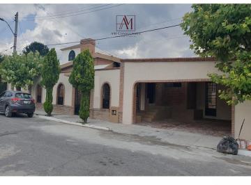 Casa · 300m² · 4 Recámaras · 2 Estacionamientos - AM Consultoría Inmobiliaria · Casa en Renta de 1 Piso. Fracc Privado Sur. 4 Habitaciones