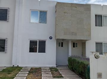 Casa en condominio de 3 habitaciones, Querétaro · Casa de 3 Recámaras con Jardín | Privada en Tres Cantos Residencial
