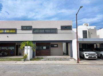 Casa · 141m² · 2 Estacionamientos - Mercotab Bienes Raices · Casa en Real de Palmas Mod Gema - Cluster F - 526