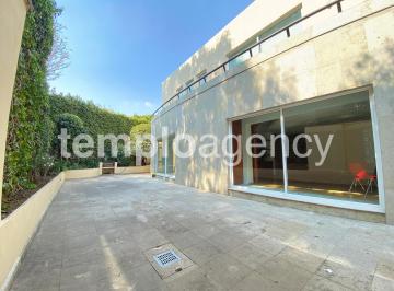 Terraza interior · Casa en Venta/renta Calle Cerrada - 4 Recámaras con Terraza y Jardín en Lomas de Reforma