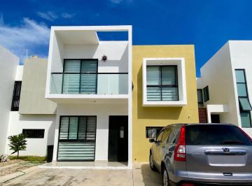 Casa de 2 habitaciones, Mérida · Casa de 2 Recámaras, con Alberca, en Floresta.