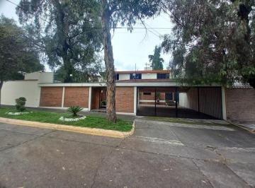 Casa de 4 habitaciones, Naucalpan de Juárez · Disponible a Partir del 1ro de Agosto. Se Puede Ver con Previa Cita. 4 Recs. Salon de Juegos.