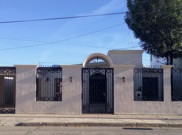 Casa · 3 Recámaras · 2 Estacionamientos · Casa - Centenario