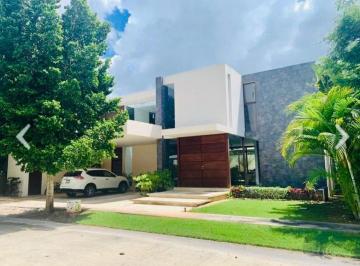 Casa · 500m² · 3 Recámaras · 3 Estacionamientos · Casa en Venta Mérida Yucatán Country Club