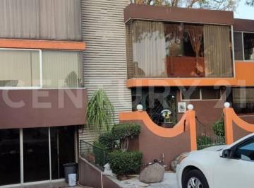 Casa · 316m² · 5 Recámaras · 4 Estacionamientos · Venta de Casa de 5 Recamaras con Jardin de 500 m² Sobre Blvd. San Felipe